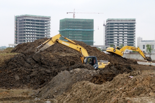 江苏常州，一处房地产开发项目施工现场。2021年以来房地产深度调整冲击土地市场，地方财政愈发吃紧。