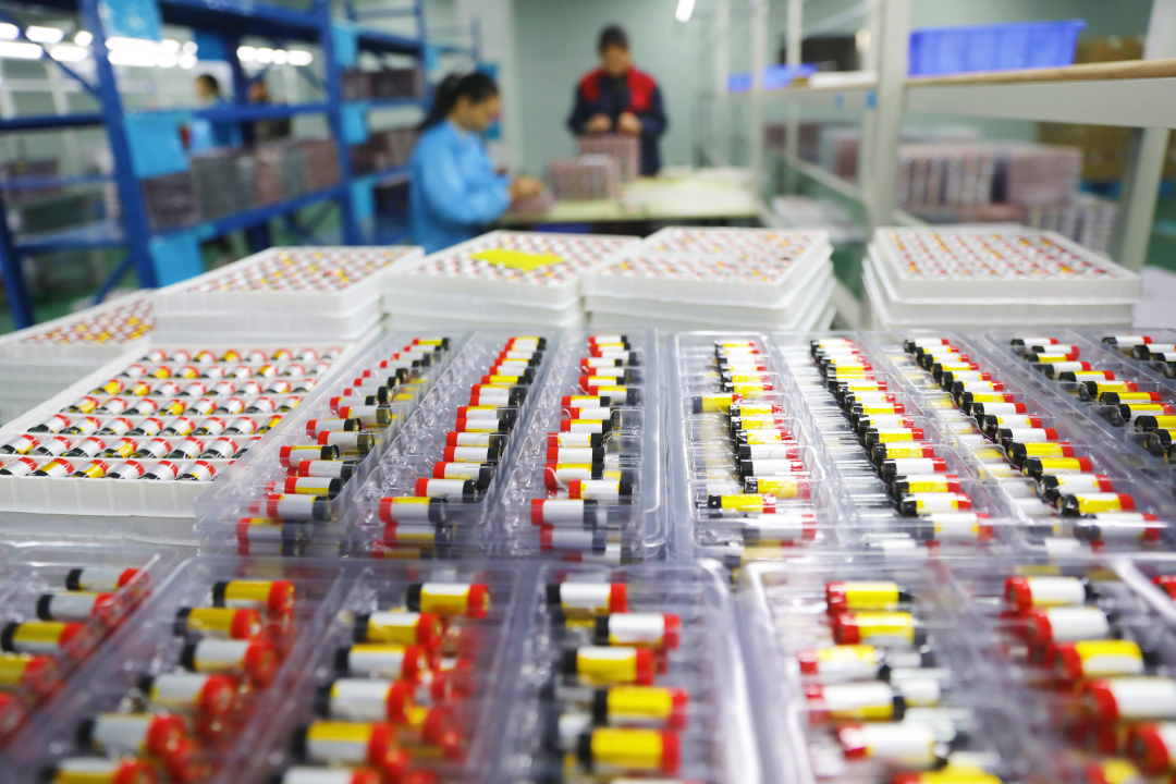 Workers assemble lithium batteries bound for overseas in Yongzhou, South China’s Hunan province, on Jan 8. Photo: VCG